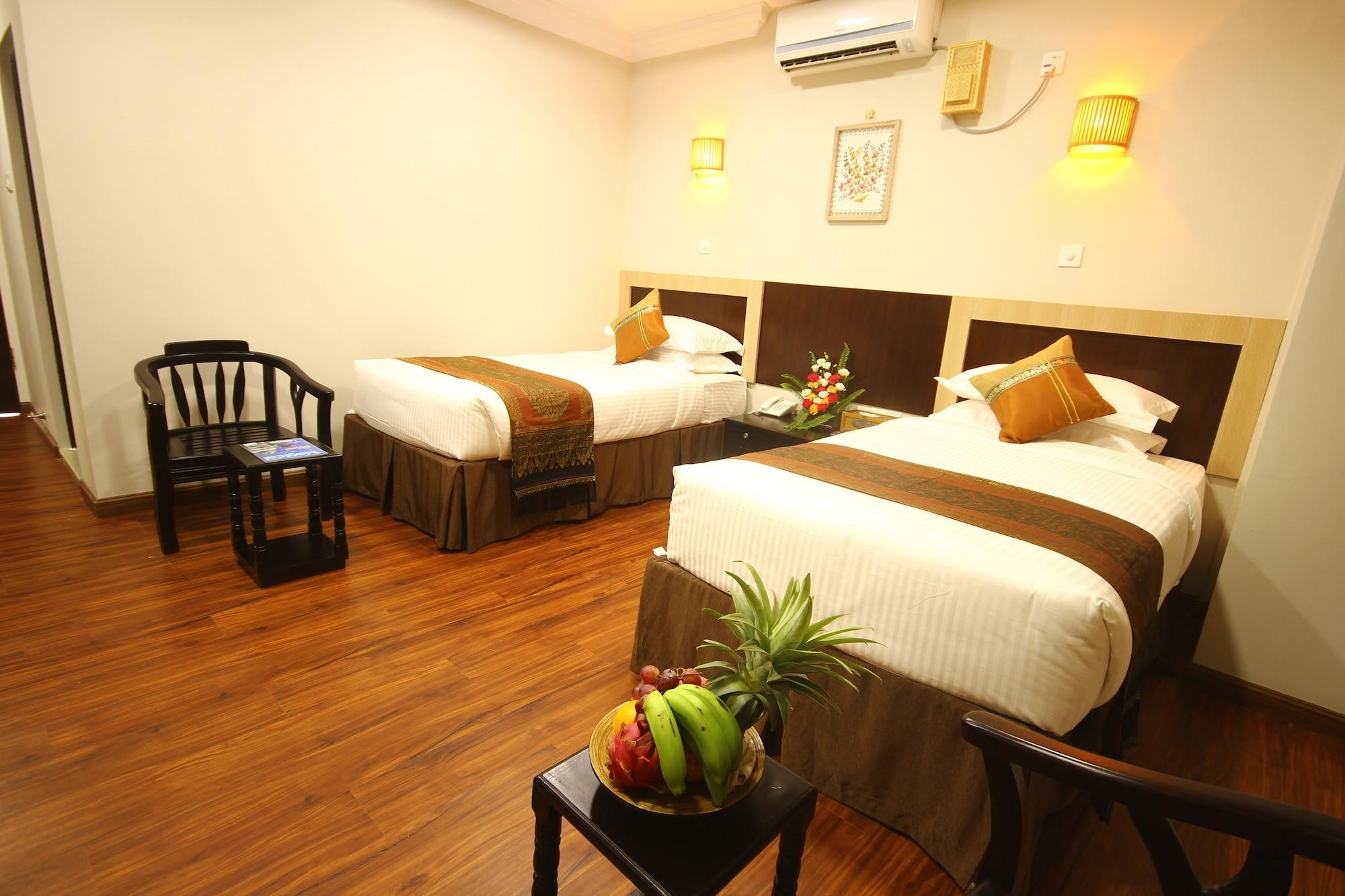 Immana Grand Inle Hotel Nyaungshwe Exteriör bild