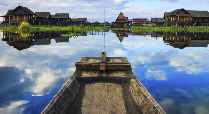 Immana Grand Inle Hotel Nyaungshwe Exteriör bild