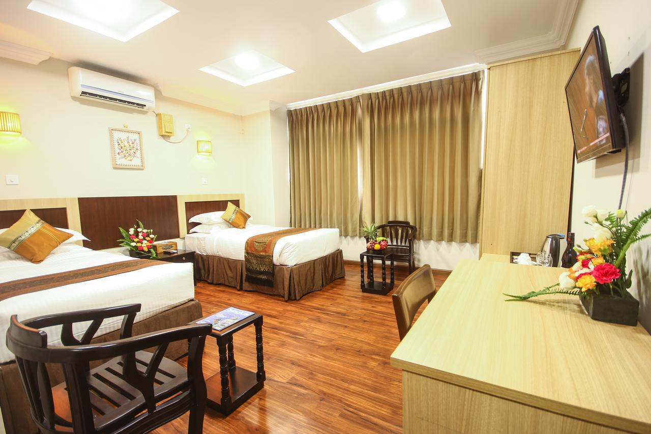 Immana Grand Inle Hotel Nyaungshwe Exteriör bild