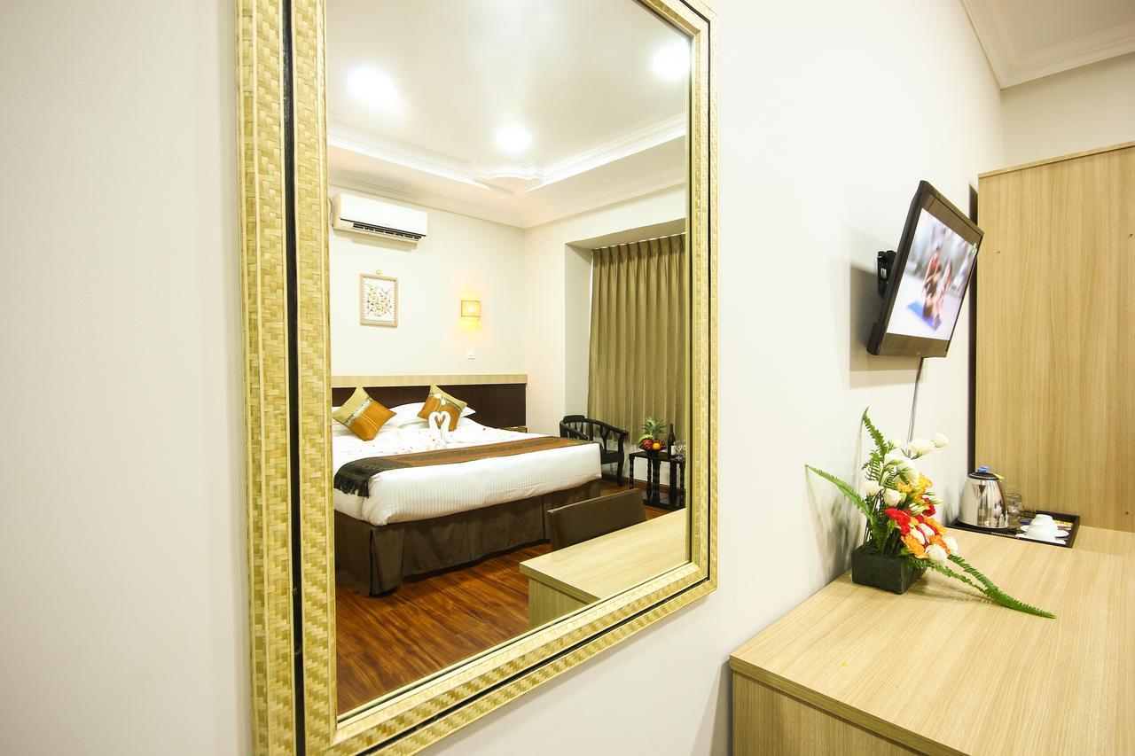 Immana Grand Inle Hotel Nyaungshwe Exteriör bild