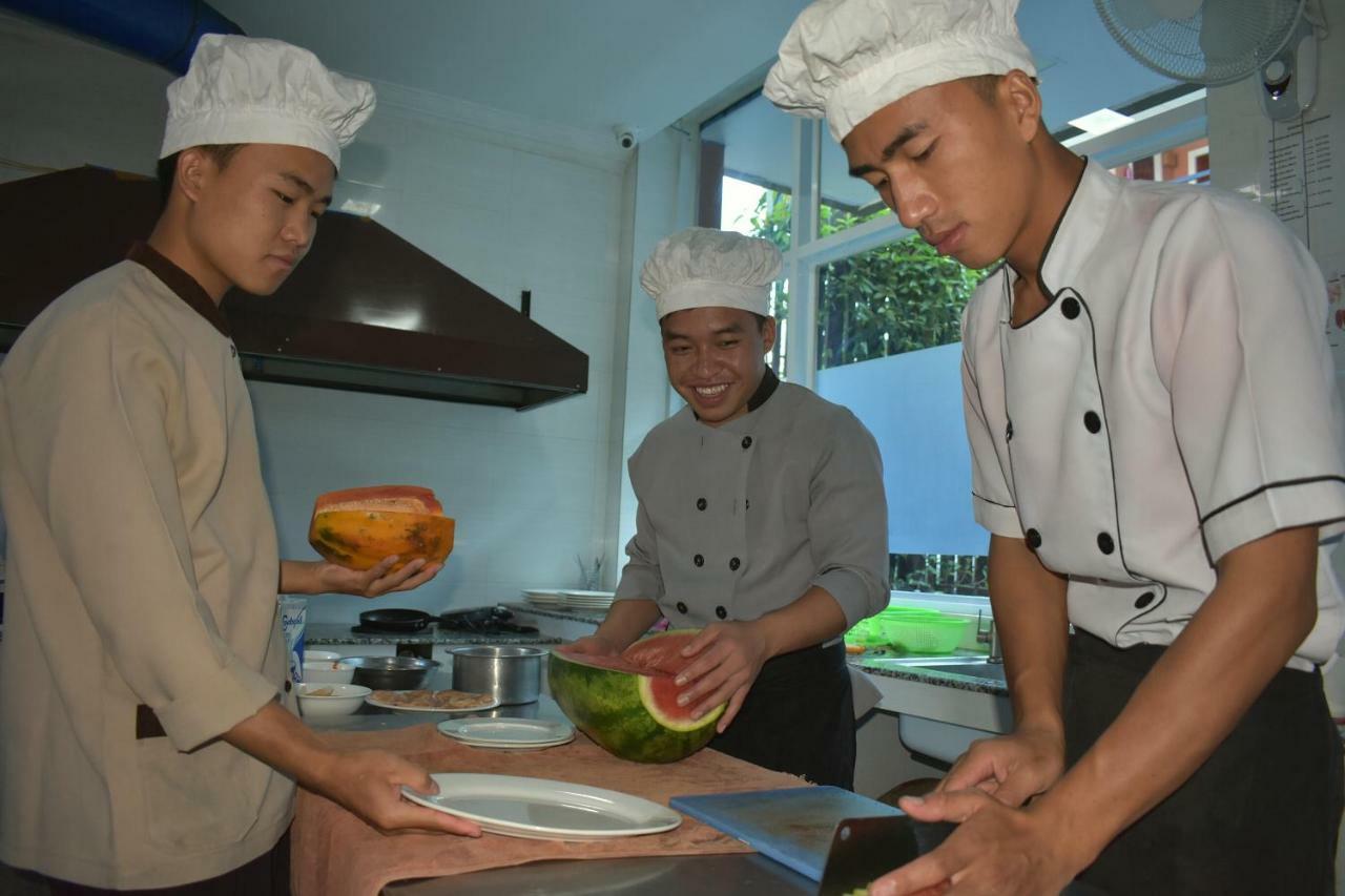 Immana Grand Inle Hotel Nyaungshwe Exteriör bild
