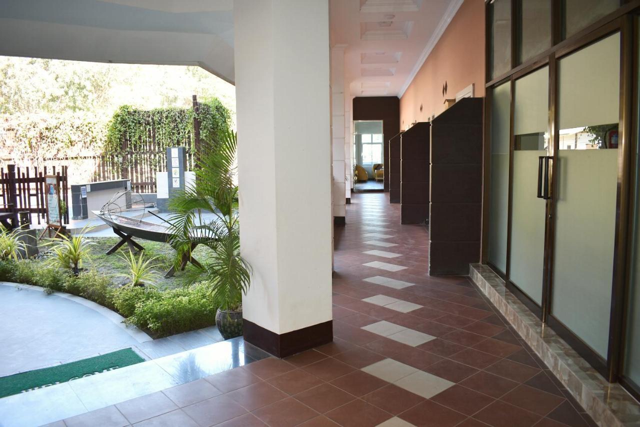 Immana Grand Inle Hotel Nyaungshwe Exteriör bild